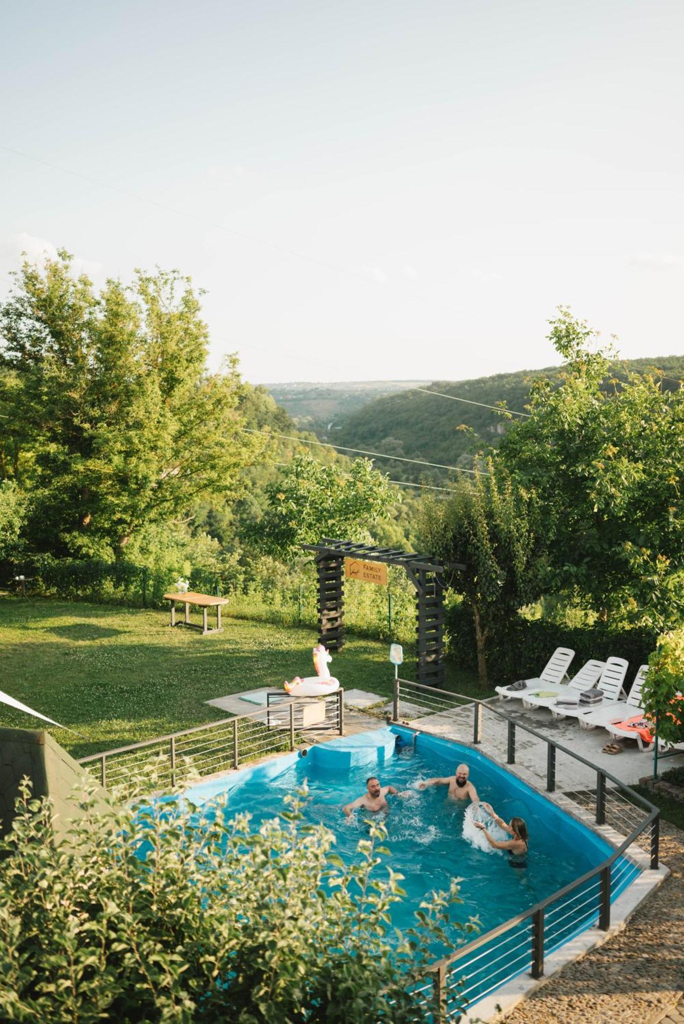 Rodynnyi Maietok Family Estate Villa Kamianets-Podilskyi Ngoại thất bức ảnh